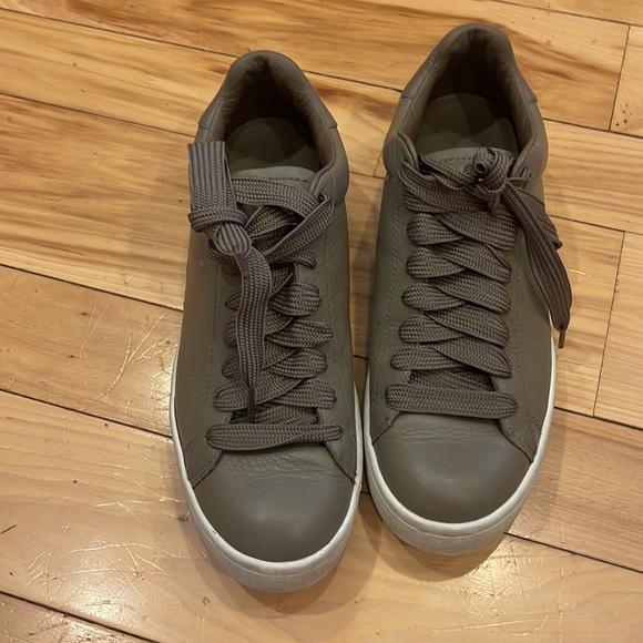 Brown leather Coach shoes - Picture 2 of 4